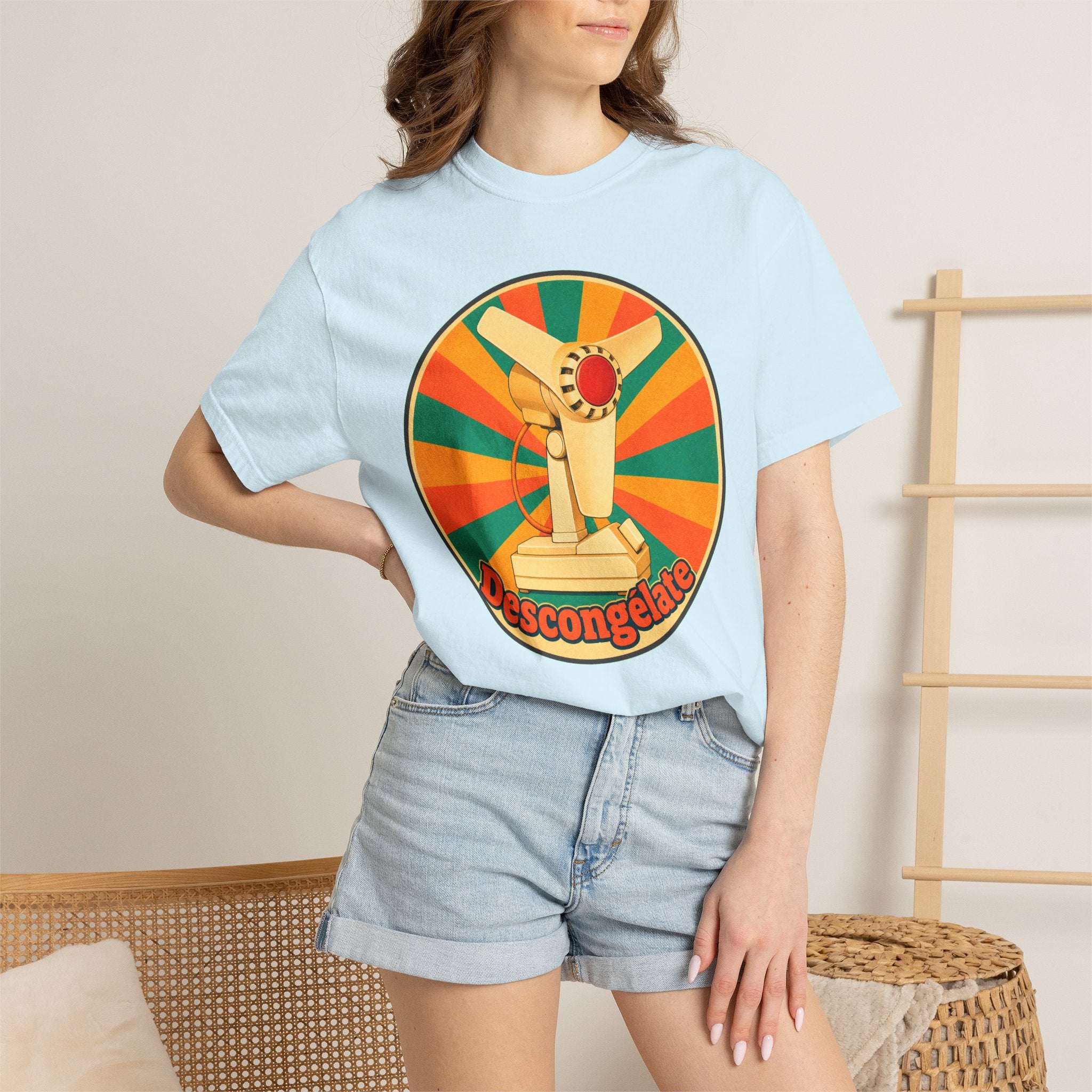 Retro Cuban Fan T-Shirt — "Descongélate" Vintage Tech Graphic Tee