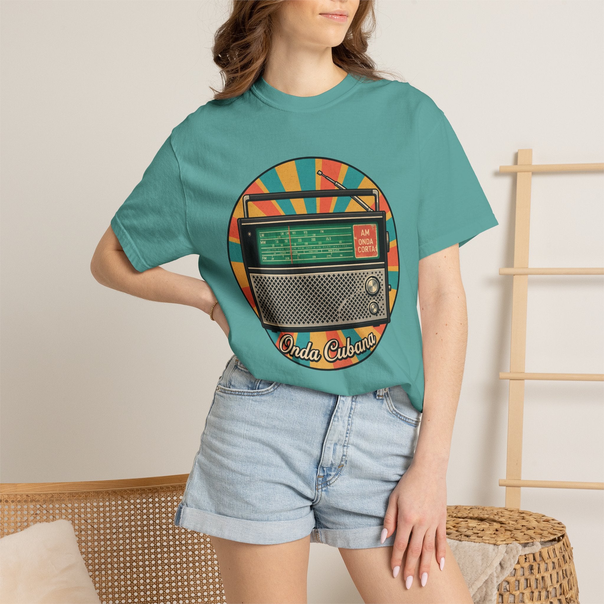 Onda Cubana Retro Radio T-shirt | Vintage Cuban Radio Graphic Tee