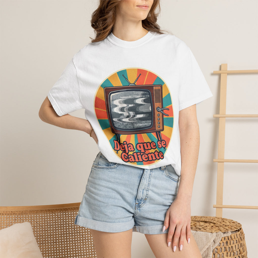 Retro Cuban TV T-Shirt — "Deja que se Caliente" Vintage Tech Graphic Tee