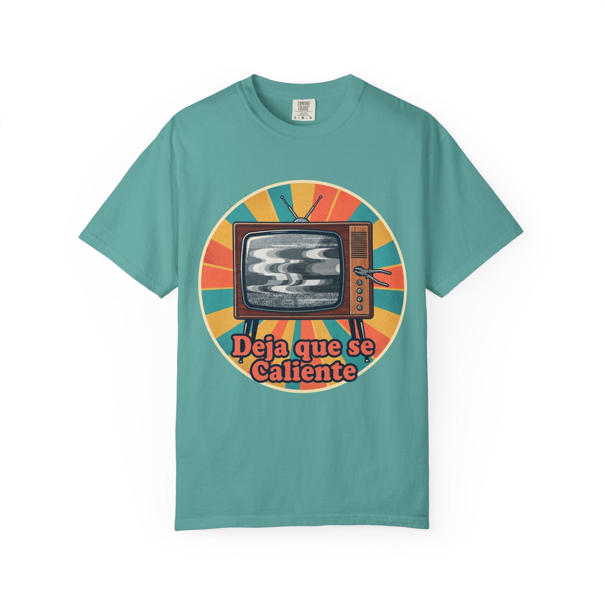 Retro Cuban TV T-Shirt — "Deja que se Caliente" Vintage Tech Graphic Tee