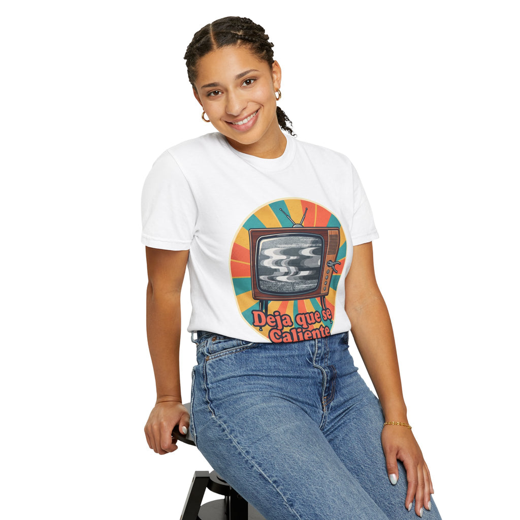 Retro Cuban TV T-Shirt — "Deja que se Caliente" Vintage Tech Graphic Tee
