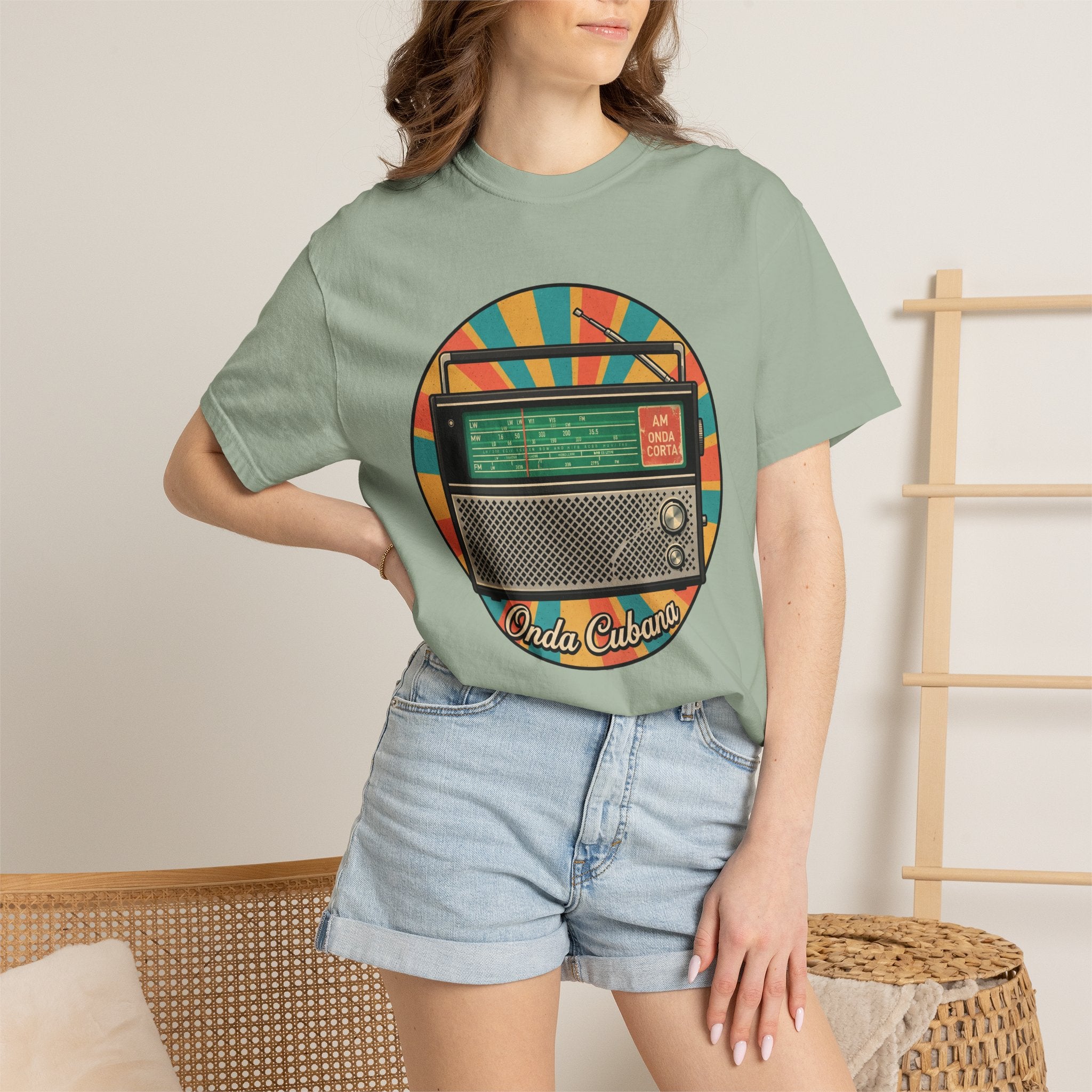 Onda Cubana Retro Radio T-shirt | Vintage Cuban Radio Graphic Tee