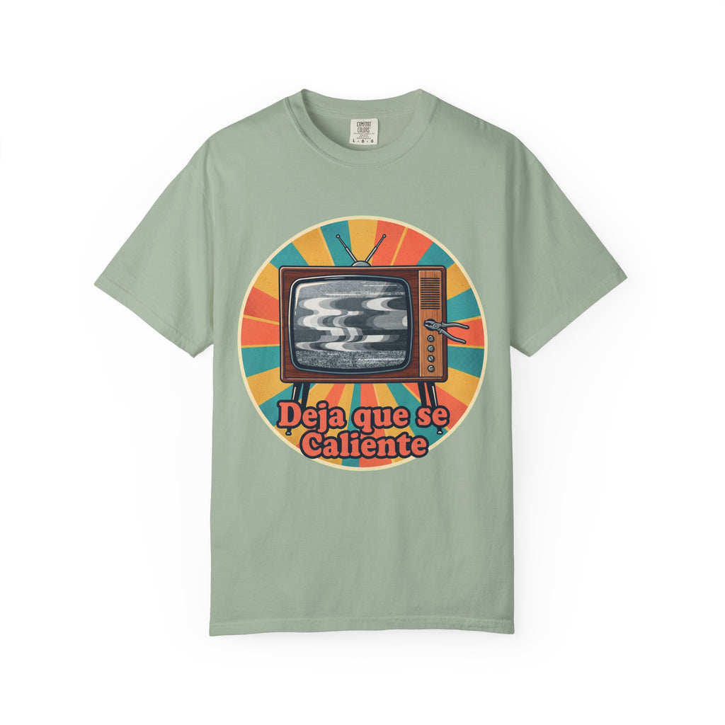 Retro Cuban TV T-Shirt — "Deja que se Caliente" Vintage Tech Graphic Tee