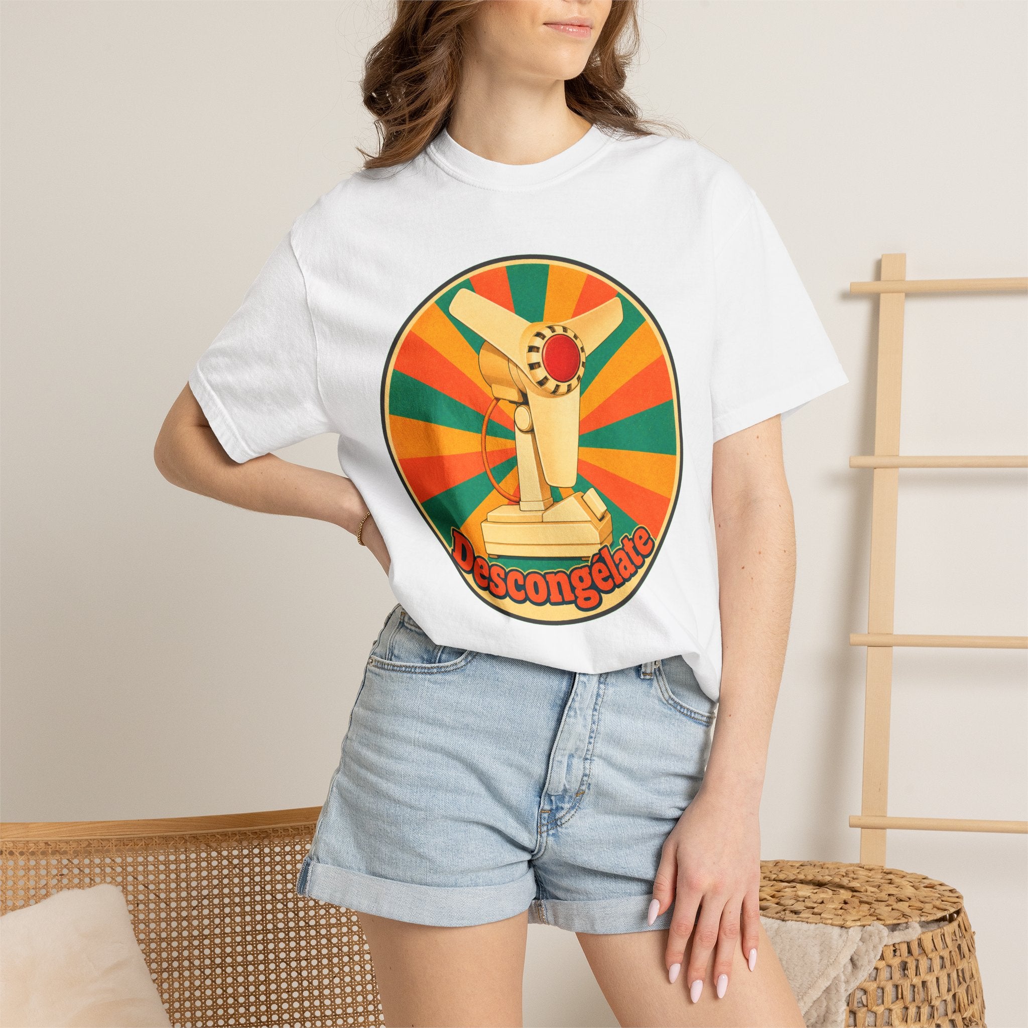 Retro Cuban Fan T-Shirt — "Descongélate" Vintage Tech Graphic Tee