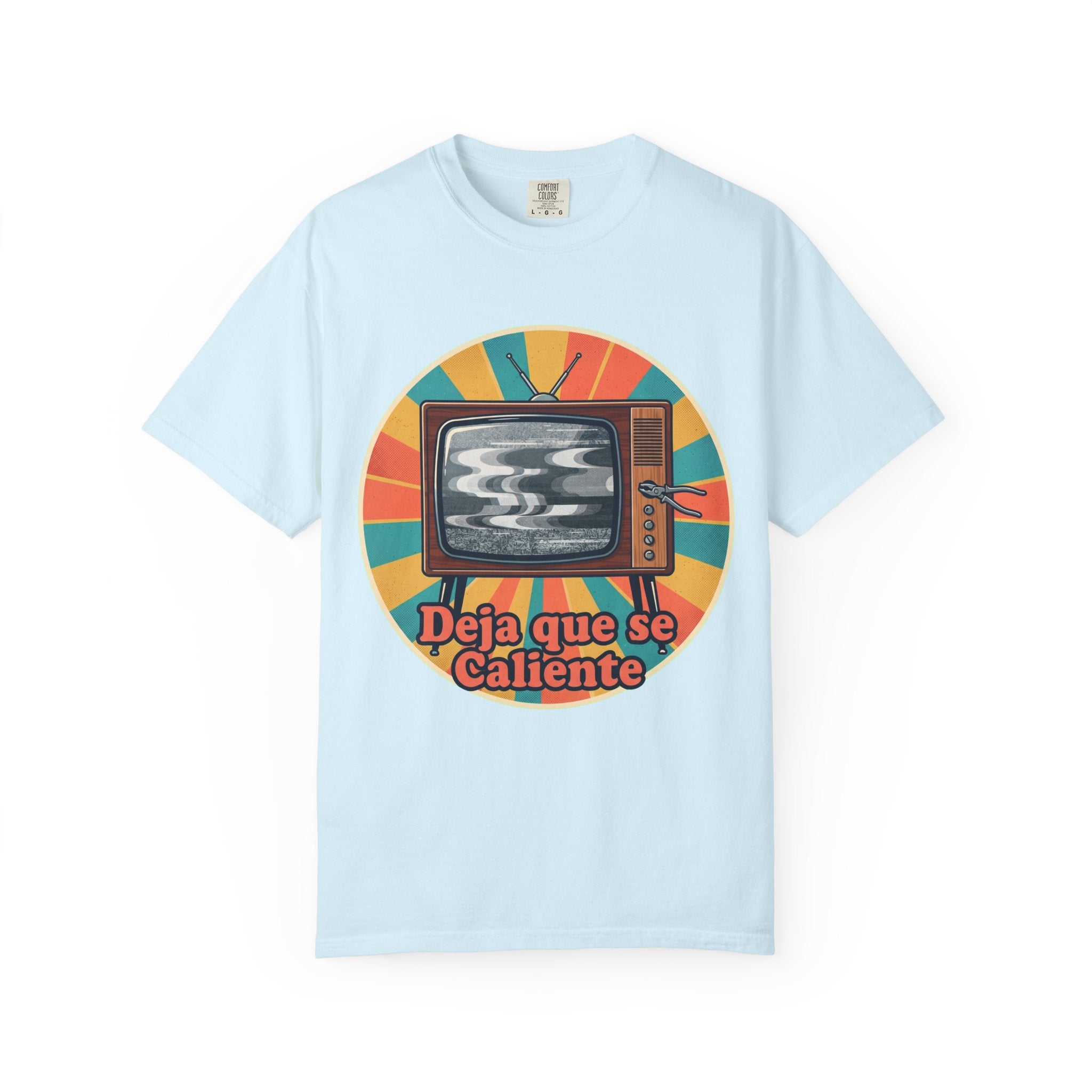 Retro Cuban TV T-Shirt — "Deja que se Caliente" Vintage Tech Graphic Tee