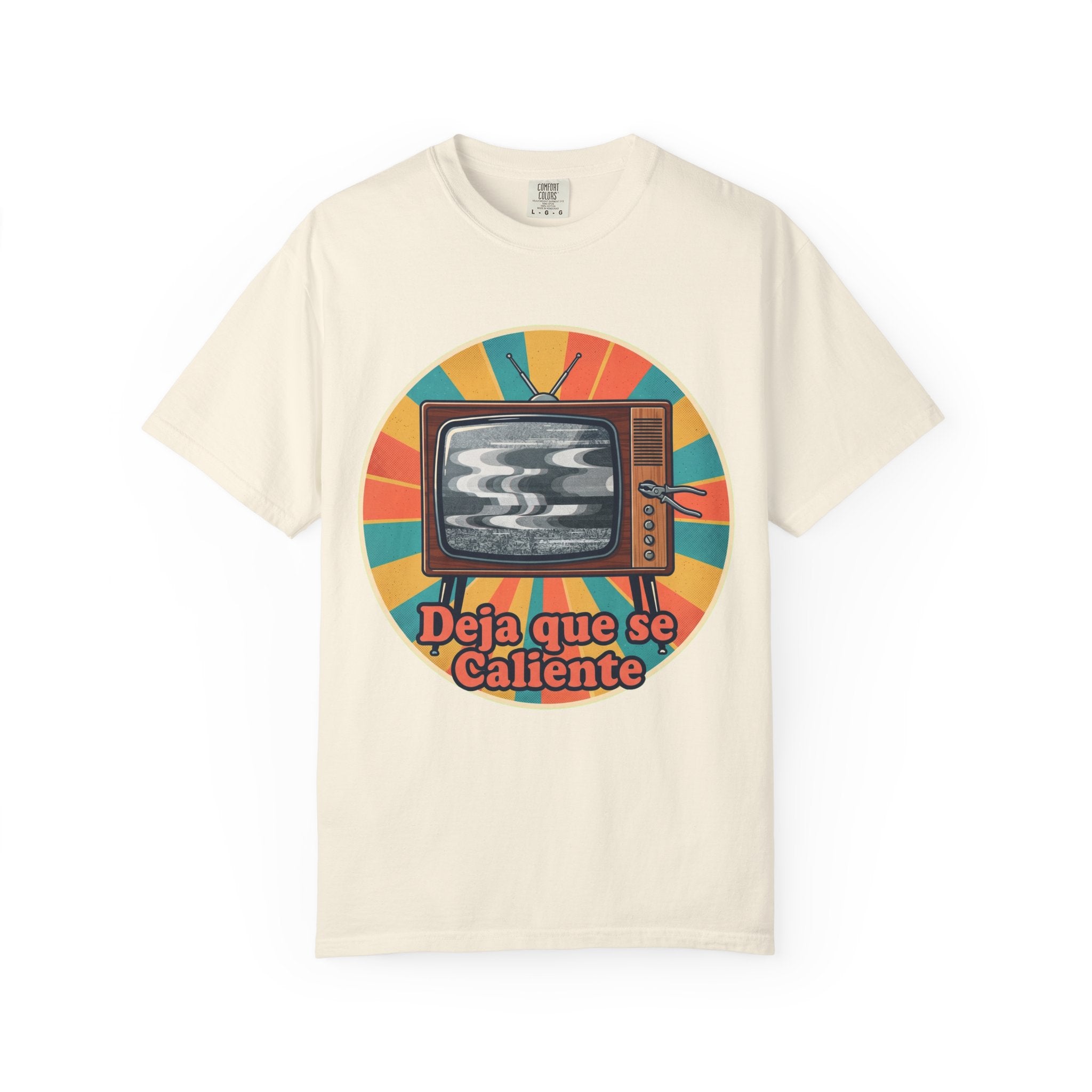Retro Cuban TV T-Shirt — "Deja que se Caliente" Vintage Tech Graphic Tee
