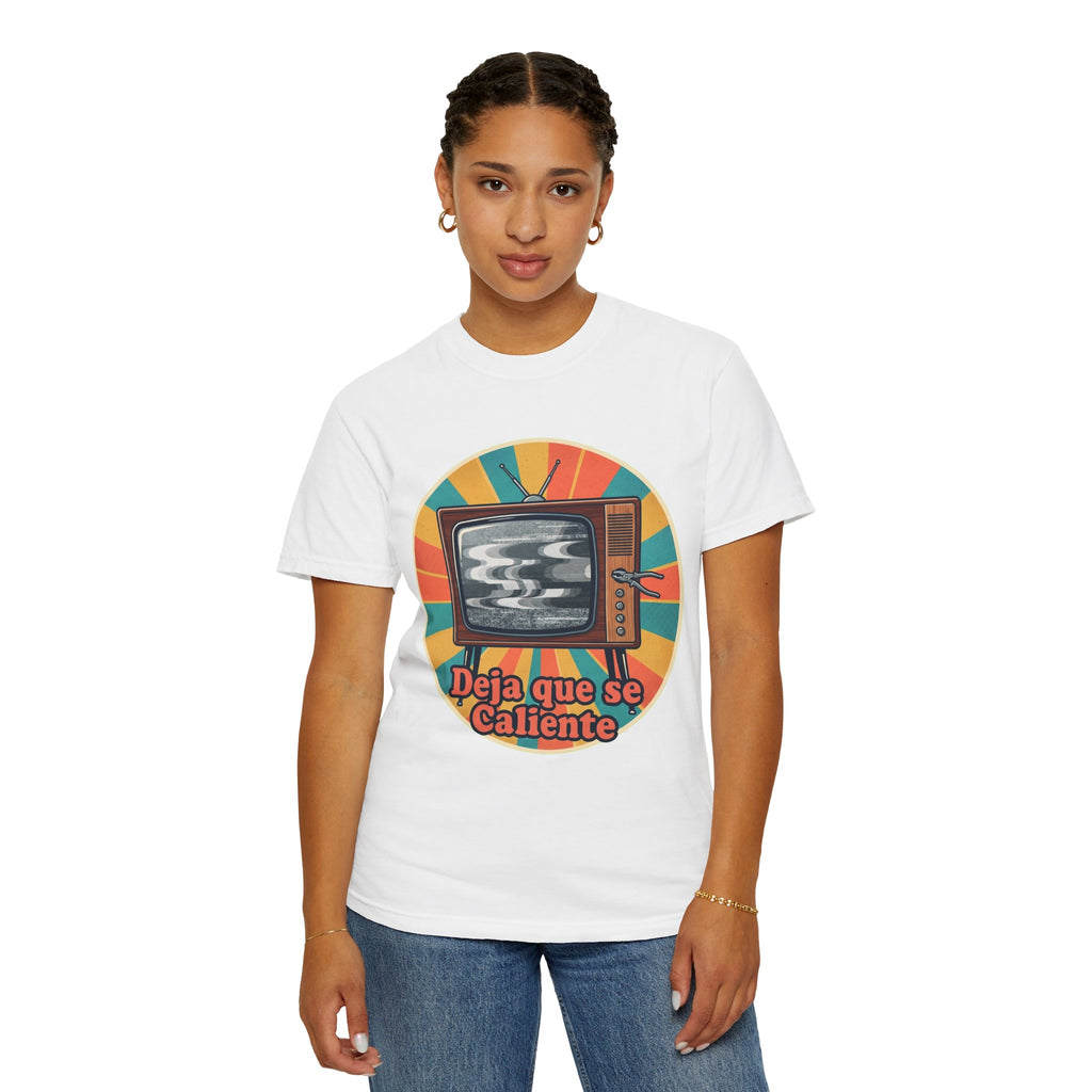 Retro Cuban TV T-Shirt — "Deja que se Caliente" Vintage Tech Graphic Tee