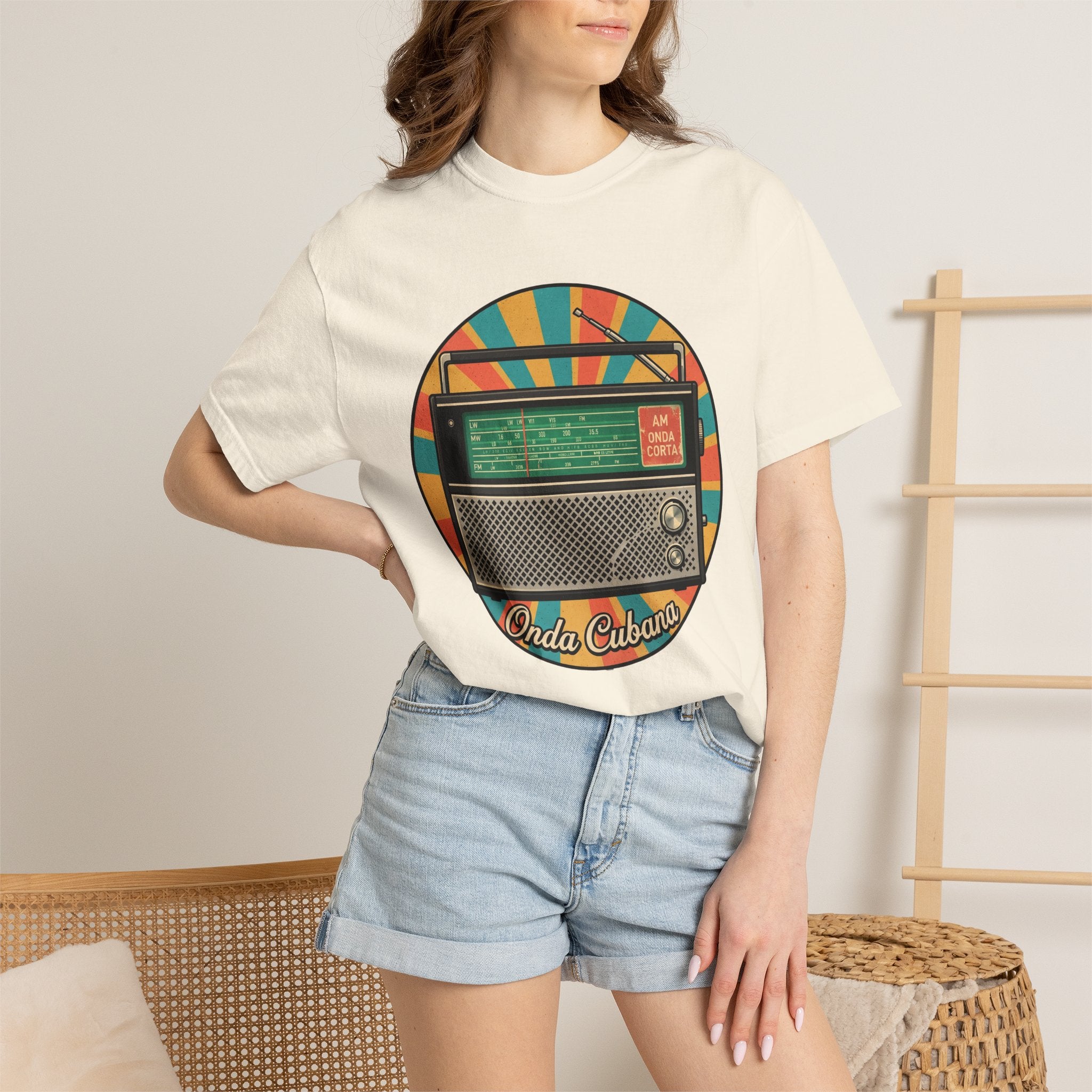 Onda Cubana Retro Radio T-shirt | Vintage Cuban Radio Graphic Tee