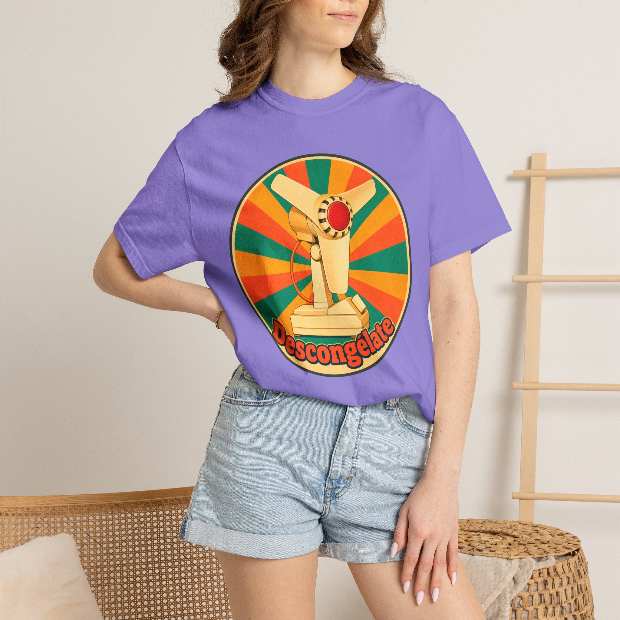 Retro Cuban Fan T-Shirt — "Descongélate" Vintage Tech Graphic Tee