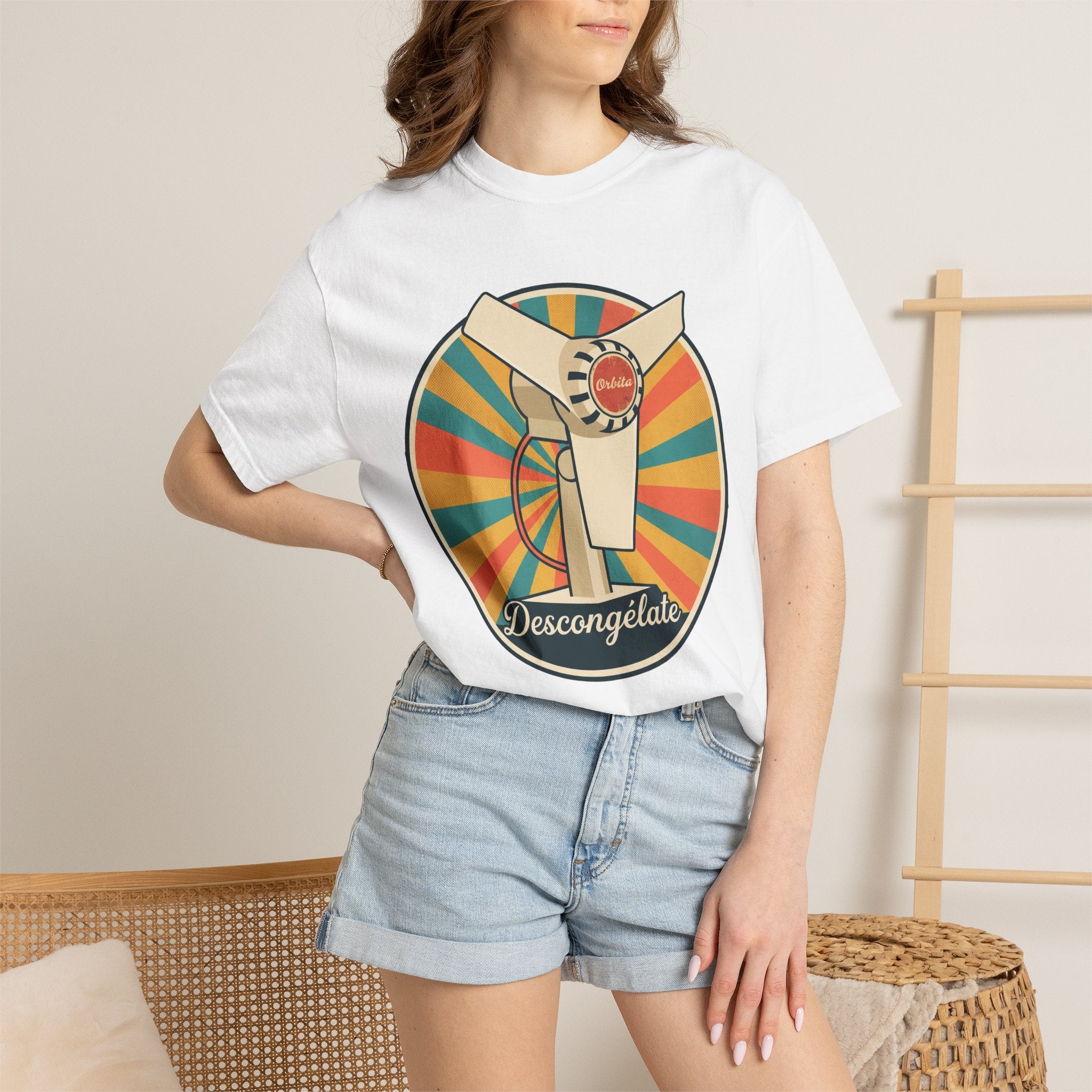 Retro Cuban Fan T-Shirt — "Descongélate" Vintage Tech Graphic Tee