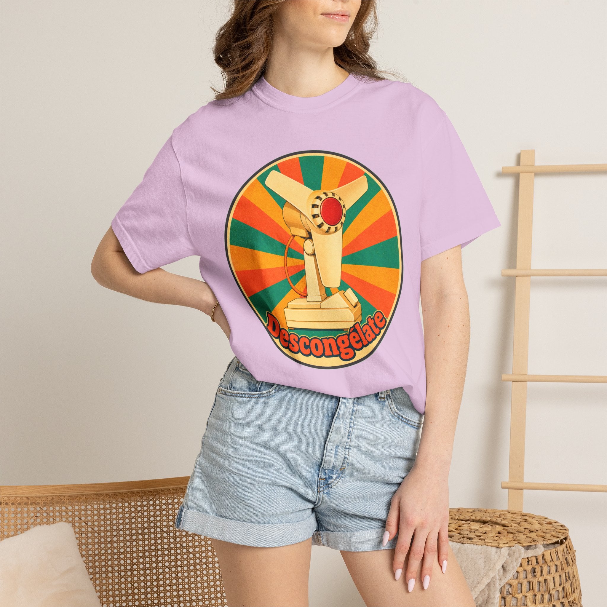 Retro Cuban Fan T-Shirt — "Descongélate" Vintage Tech Graphic Tee